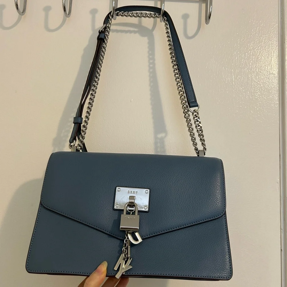 🩵DKNY Blue Leather Crossbody Bag with Chain Strap ECU - Picture 3 of 9